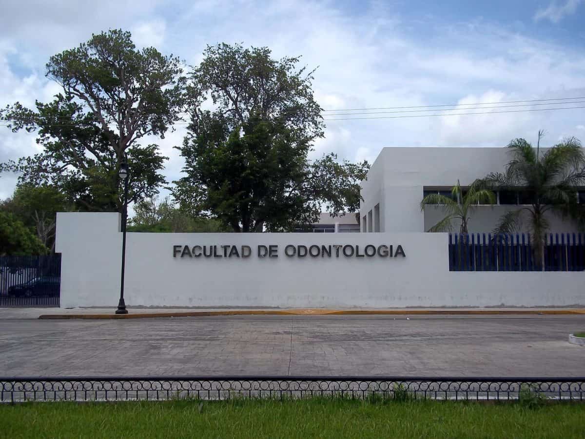 Facultad_de_Odontología_de_la_Universidad_Autónoma_de_Yucatán-1200x900.jpg